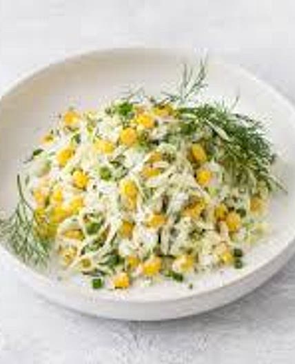 Salat s kapustoj i kukurusoj