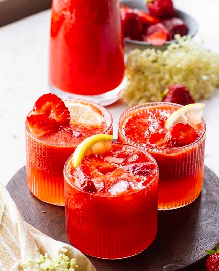 Refreshing Elderflower Strawberry Lemonade