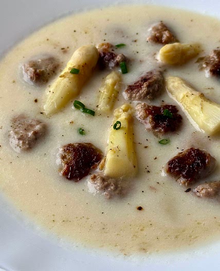 Creamy Asparagus Soup with Meatballs 