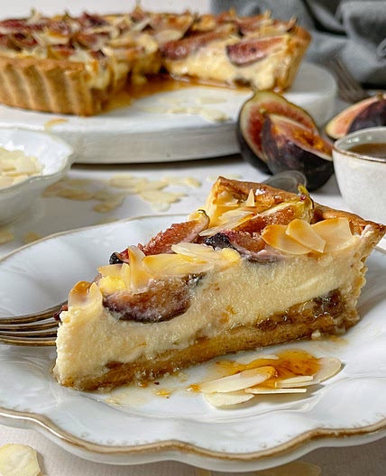 Tarte de figos, ricotta, mel e amêndoas
