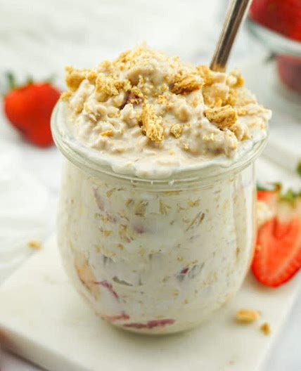 Strawberry Cheesecake Overnight Oats