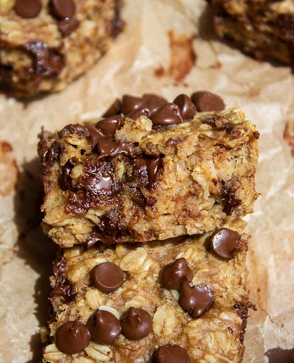 4 Ingredient Banana Chocolate Chip Oat Bars