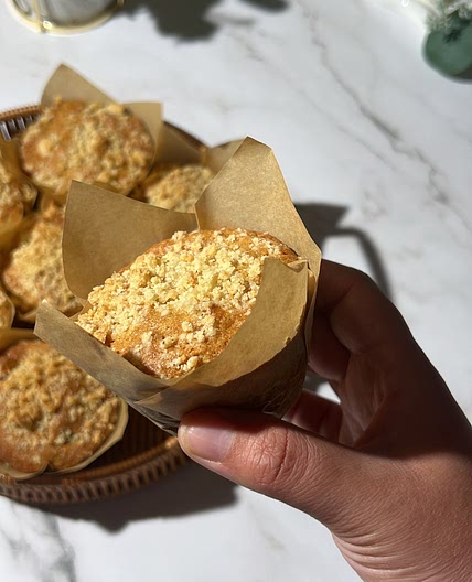 Peach Crumble Muffins