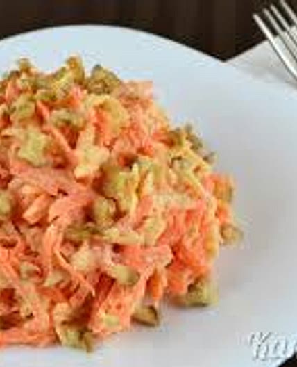 Salat is yabloka i morkovi