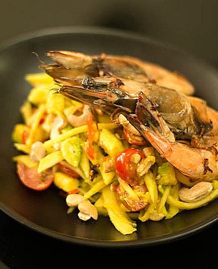 Green Mango Salad w/ Shrimps & Cashews - Cocinerita