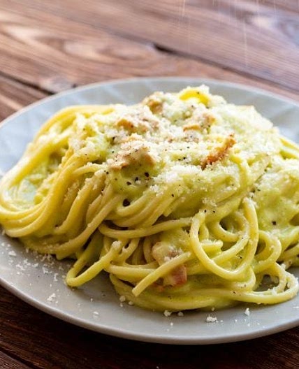 Avocado Carbonara: the tasty pasta recipe for carbonara with avocado