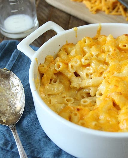 Classic Baked Macaroni and Cheese