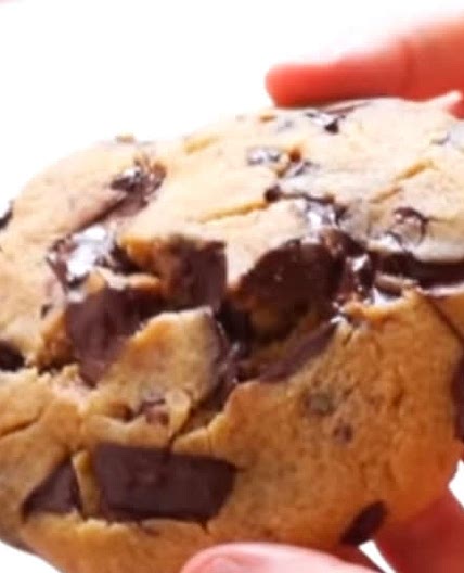 1 minute microwave soft chocolate chip cookie