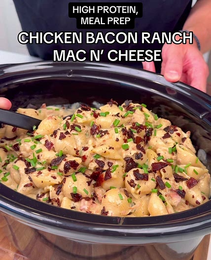 Chicken Bacon Ranch Mac n’ Cheese Stealth Health Slow Cooker Meal Prep Series, Episode 18 Per serving (makes 11) 490 Calories 50