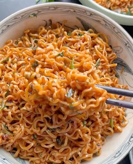 Red Curry Basil Garlic Oil Noodles recipe😋
