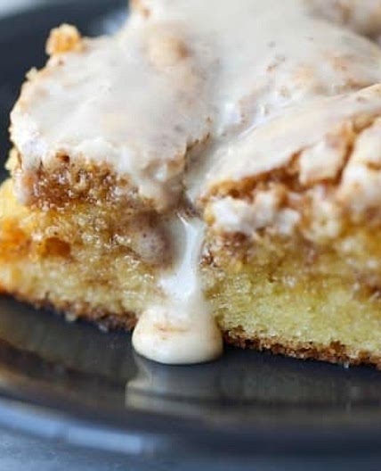 Easy Cinnamon Roll Cake