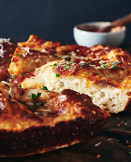 Crispy Cheesy Pan Pizza