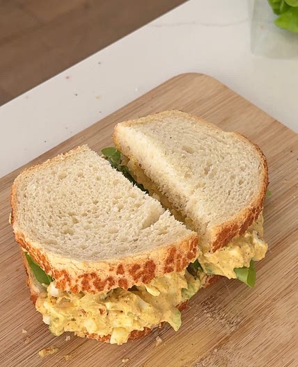 Curried egg sandwich