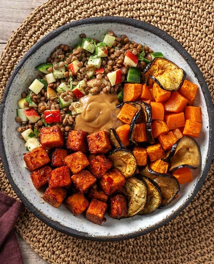 Buddha bowl avec vinaigrette tofu et tahini