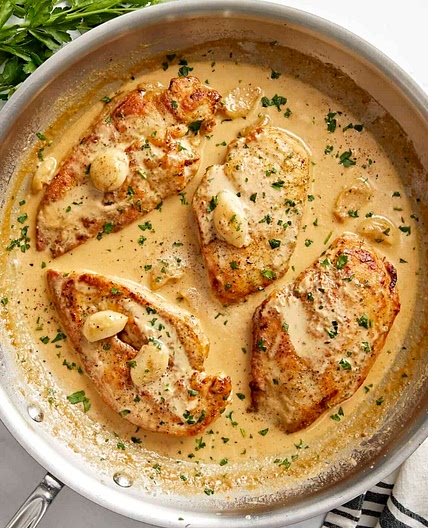 CREAMY GARLIC & BACON PARMESAN CHICKEN