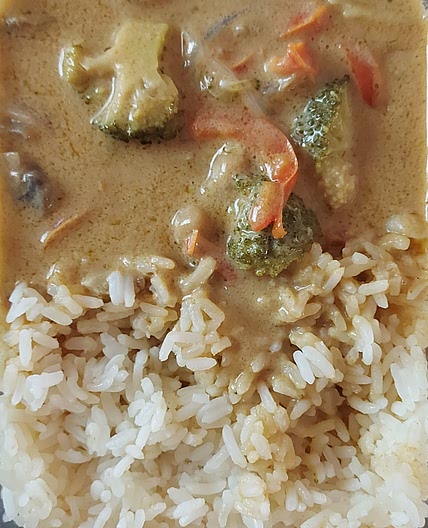 Kokos-Erdnuss-Curry mit Reis