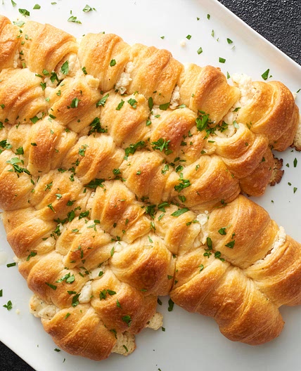 Pull-Apart Crescent Christmas Tree