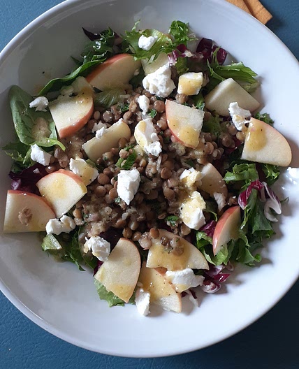 Mixed Greens with Marinated Lentils & Sliced Apple