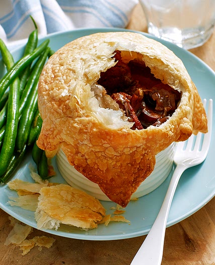 Chicken and mushroom gravy pies