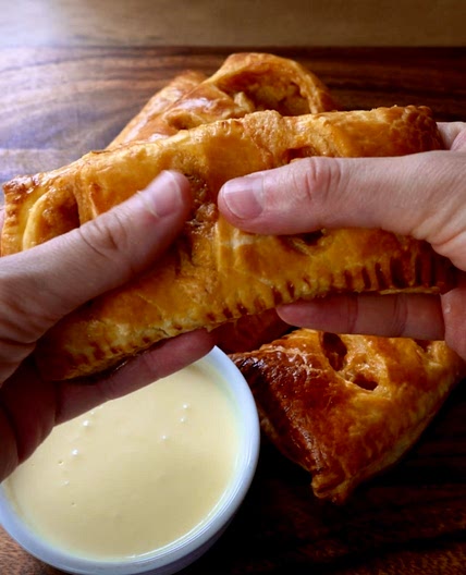 Buffalo chicken puff pastry pockets