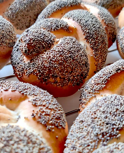 Poppy seed Bread rolls (Mohnflesserl)