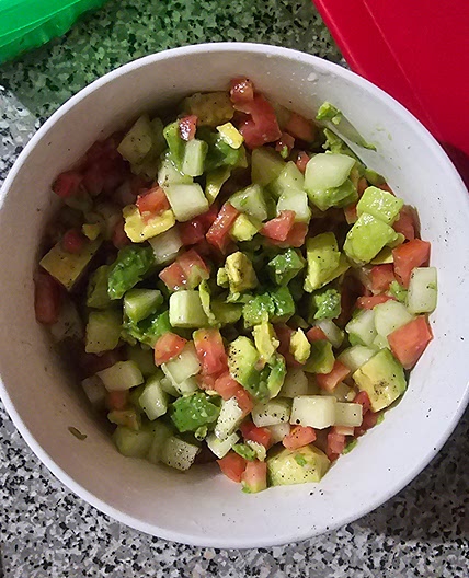 Ensalada pico de gallo y aguacate