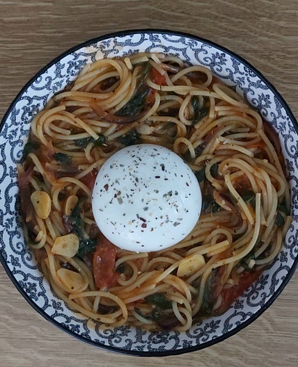 Tomaten Spinat Pasta mit Burrata