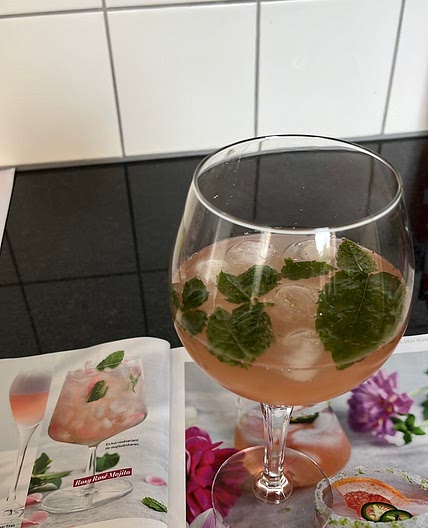 Rosy Rosé Mojito