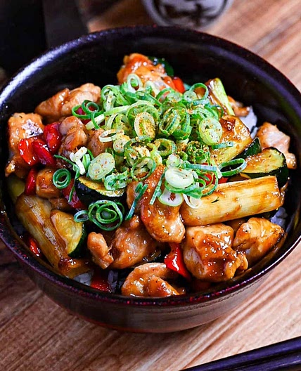 Yakitori Donburi (Japanese Chicken Rice Bowl)
