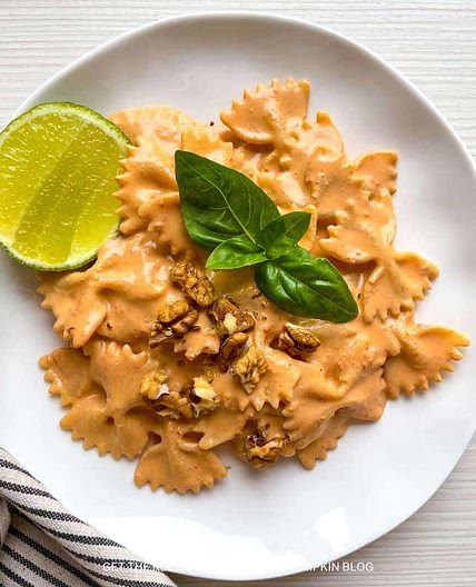 Pasta with Roasted Red Pepper Walnut Sauce