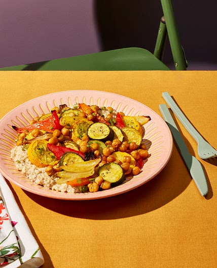 Jardinière de légumes et de pois chiches, quinoa crémeux à l’éra