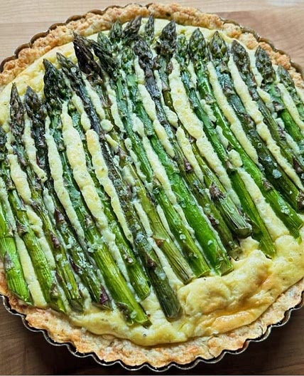 Asparagus cheese tart