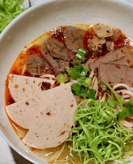 Bun Bo Hue Recipe (Vietnamese Beef and Vermicelli Noodle)