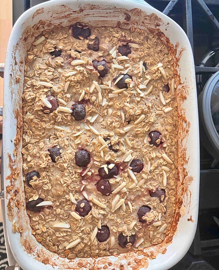 Cherry Bakewell baked oats🍒