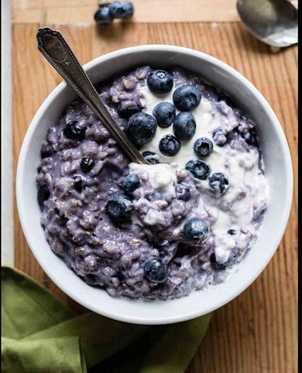 Blueberry oatmeal with greek yogurt 🫐