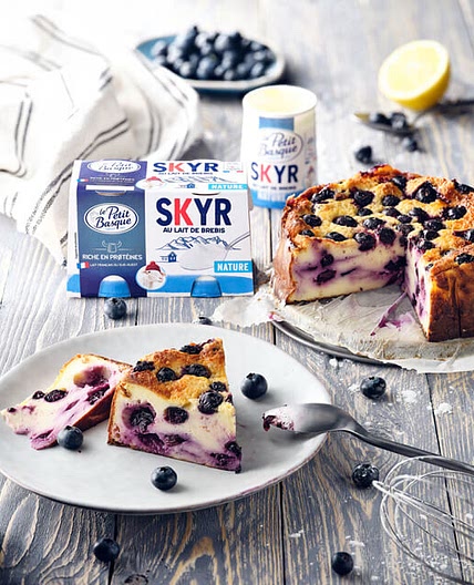 Gâteau au skyr myrtilles et citron - Le Petit Basque