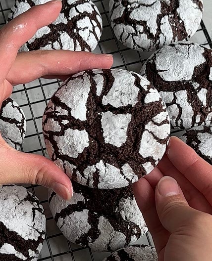 Chocolate Crinkle Cookies - Its.ChloeH