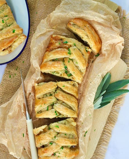 D'licious Cheesy Pesto Mushroom Braid