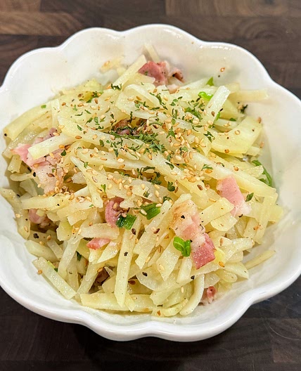 Making Super Simple Stir-Fried Potatoes Easily with a Microwave