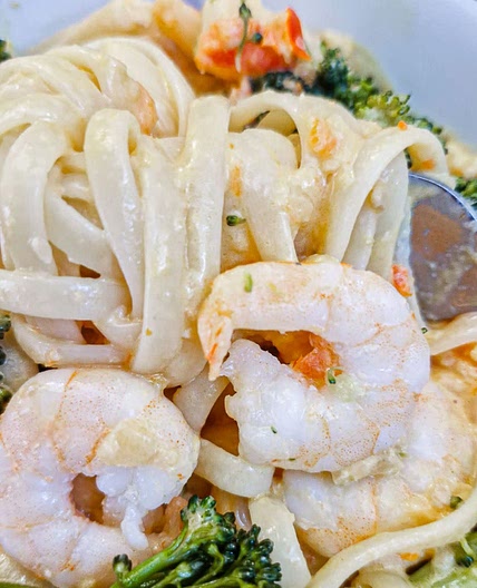 Prawn and broccoli pasta with red pepper sauce