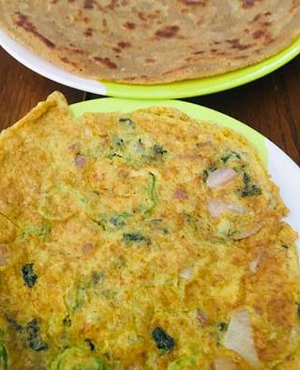 Onion and green chilli omelette
