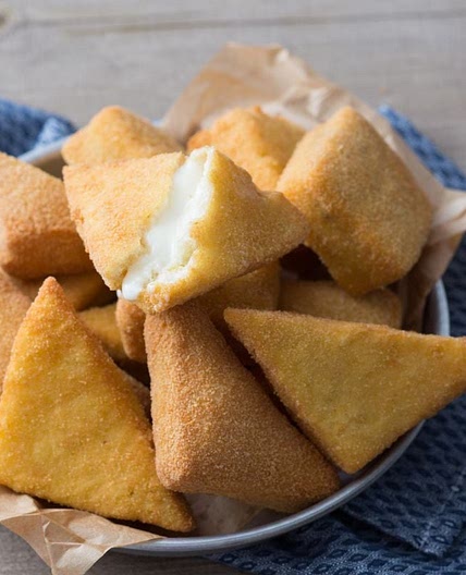 Mozzarella in carrozza (Fried mozzarella)