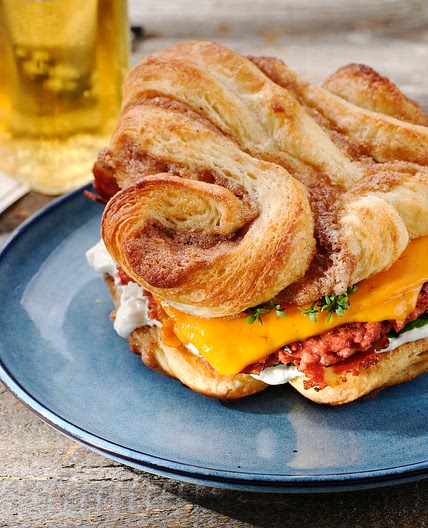 Vegetarischer Smash Burger mit Franzbrötchen