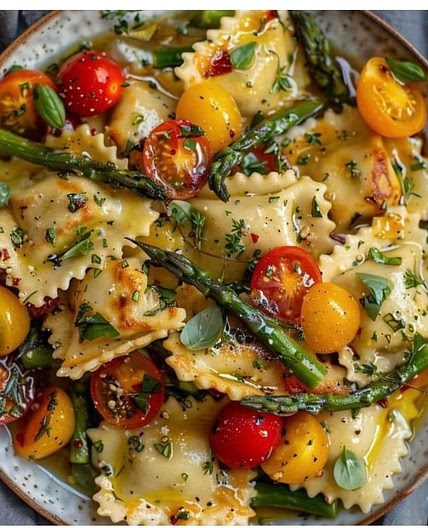 Ravioli w/ Tomato, Asparagus, Garlic, and Herbs