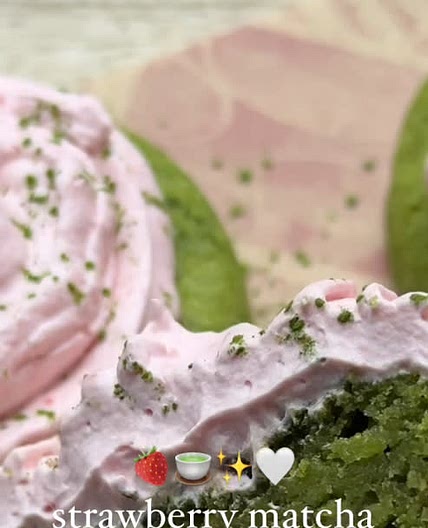 Strawberry matcha cookies 