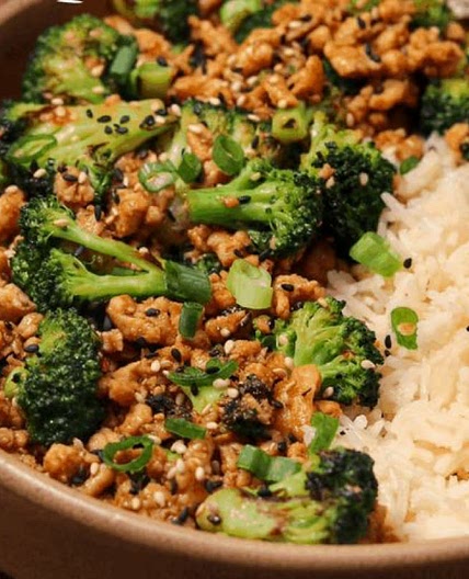 Honey siracha ground chicken bowl