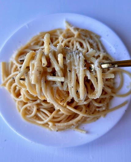 3 ingredient Spaghetti - Cacio e Pepe 