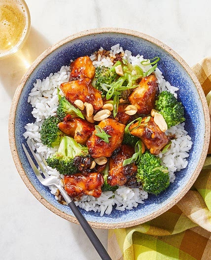 Kung Pao Chicken with Rice, Broccoli & Peanuts