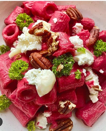 Bietenrigatoni met geitenkaas en pecannoten van Veggilaine