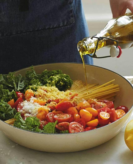 Kale, tomato and lemon zest one-pot spaghetti